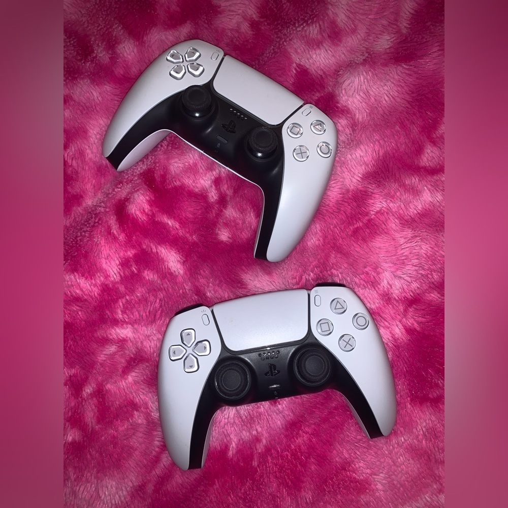 PlayStation 5 controllers